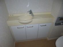 鮮やかな背面クロスでアクセントを